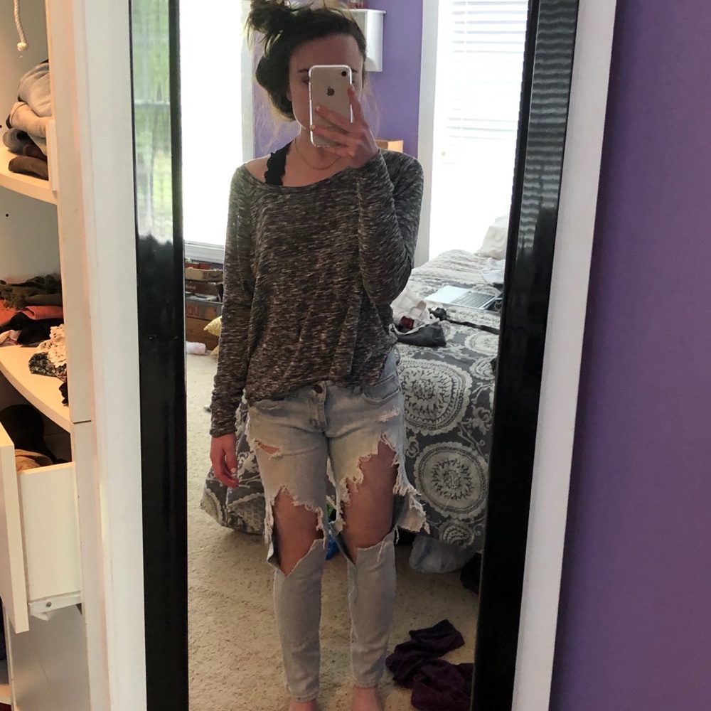AMERICAN EAGLE RIPPED DESTRESSED JEANS